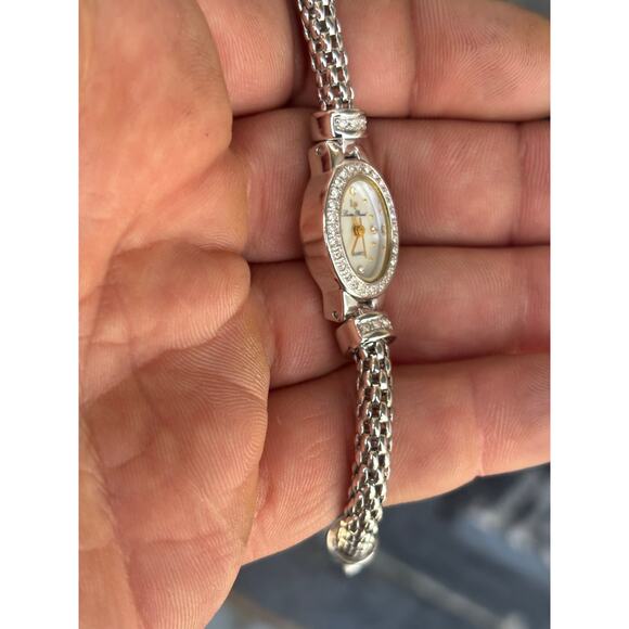 Lucien Piccard 27090WH Mother Of Pearl Dial Ladies Watch! New Battery! - Picture 3 of 10
